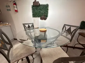 Guest Suite with 3 Bedrooms in St. Catharines - Image 4