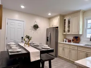 Luxury Apartment W/1Parking |25 min NYC 3 Bedrooms - Image 3