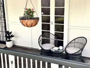 *New 2025* 4br charming cottage, ideal location - Image 5