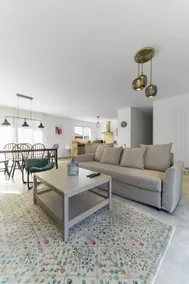 Designer house, garden and private garage - Image 3