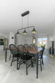 Designer house, garden and private garage - Image 4
