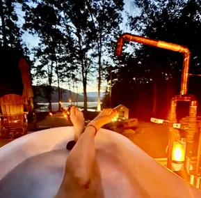A-mazing new lakefront cabin - Image 4