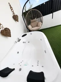 Private Suite with Terrace & Whirlpool - Image 4