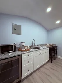 Linares' Cozy Escape - Image 3