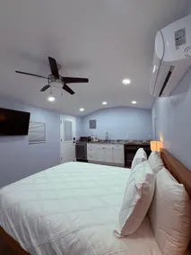 Linares' Cozy Escape - Image 5