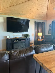 Sunrise Lake Escape Luxury Lakefront Retreat - Image 5