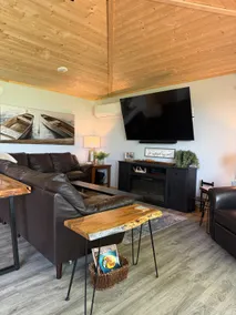 Sunrise Lake Escape Luxury Lakefront Retreat - Image 4