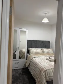 1 Bed apartment- City, Airport & Didsbury Base - Image 2