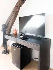 Renard - Bright studio under the rooftops - Image 2