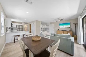 Newly updated condo-Short walk to beach - Image 2