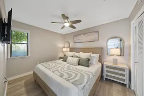 Newly updated condo-Short walk to beach - Image 3