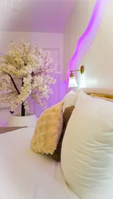 The Floor - Suite Passion d'Or & jacuzzi privé - Image 5