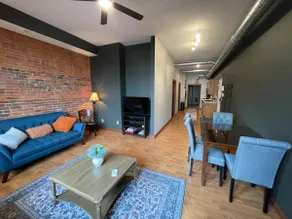 Boutique Lofted Flat on the Square - Image 2
