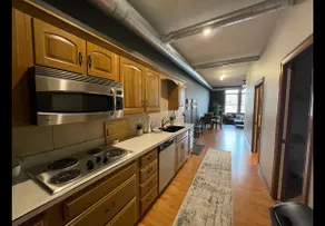 Boutique Lofted Flat on the Square - Image 4