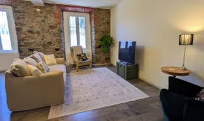 Homely 2-bed apartment 300m from lakeside - Image 3