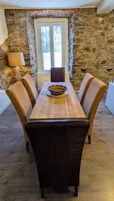 Homely 2-bed apartment 300m from lakeside - Image 5