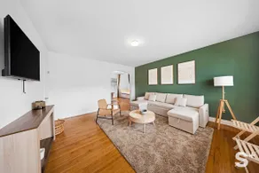Beachside 1-BD Retreat | Free Parking - Image 2