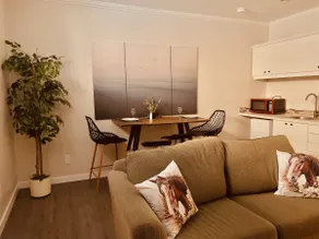Executive Suite/Spruce Meadows - Image 5