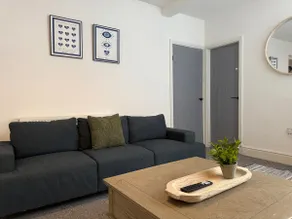 ResiLets - Stanley House - Large, Modern 3 Bed - NEW! - Image 2