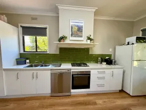 Spacious 3 Bedroom Country Getaway - Image 5
