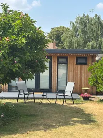 En-suite studio in lovely garden Ross on Wye - Image 2