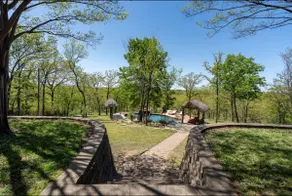 Regal Retreat - Image 4