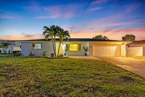 Sleeps 12! Pool~Grill~Games~Gym~Cozy Backyard - Image 4