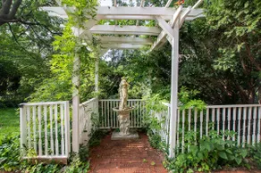 Manor on the Hill | 5BR Private Estate |Near MSU - Image 4