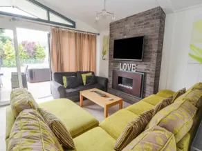 Honeysuckle lodge - Image 3
