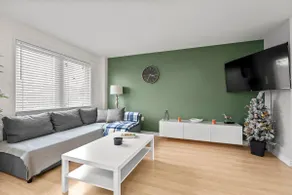 Entire 5 bedrooms House 14 guests - Image 2