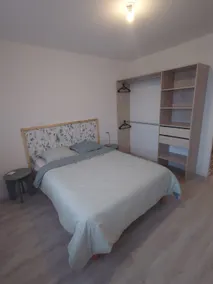 3-star apartment with private garden - Image 2