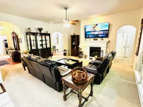 Near AT&T Stadium & Six Flags – Spacious Home. - Image 4