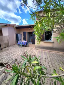 House with courtyard, A/C, ~Port 5 minutes away~Beach 10 minutes away - Image 2