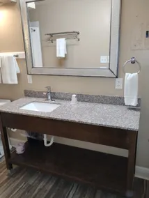(131) Gated - 1 King BR/1 Bath Apt w/ Full Kitchen - Image 4
