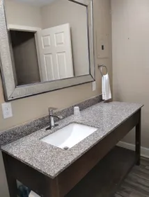 (131) Gated - 1 King BR/1 Bath Apt w/ Full Kitchen - Image 3