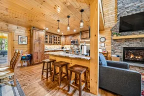Luxury Log Cabin w/ Hot Tub in Ohio Wine Country - Image 5