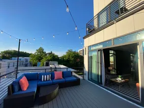 Unit 9 Luxe 2 Bedroom Penthouse Sleeps 6 - Image 2