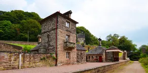 Honeyberry Cottage -PART OF ALTON COTTAGES - Image 2
