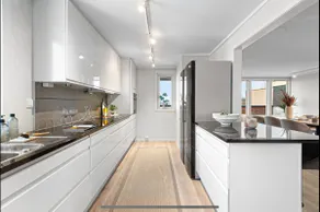 Bright and spacious, close to the city center and train - Image 4