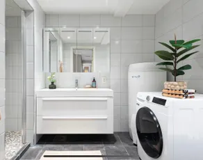 Bright and spacious, close to the city center and train - Image 5