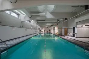 Bright 3BR Downtown Vancouver Condo w Pool & Gym - Image 4