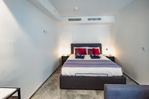 Mercury Suites Premium Apartments With Pool Access - Image 4