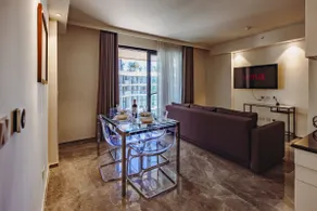 Mercury Suites Premium Apartments With Pool Access - Image 5
