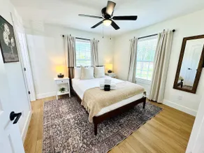 Liberty Cottage: 3BR/2BA+Deck Near Downtown&Mall - Image 3
