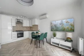 2 Bed Flat Trafalgar Square (w/AC) - Image 3