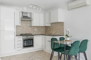 2 Bed Flat Trafalgar Square (w/AC) - Image 2
