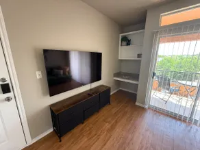 Cozy, Modern Apt Home 235 - Image 2