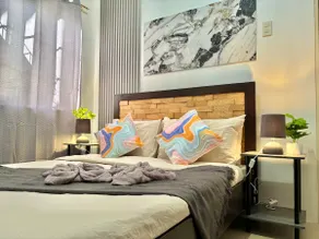 Lovelle's Space KING & Queen BEDS! Parking, Pool! - Image 3