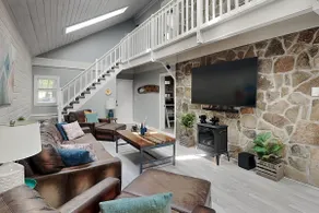 In The Middle | Pet-Friendly, Serene, Upgrades - Image 3
