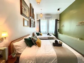 Retreat in the Heart of Old Town, main street - Image 5